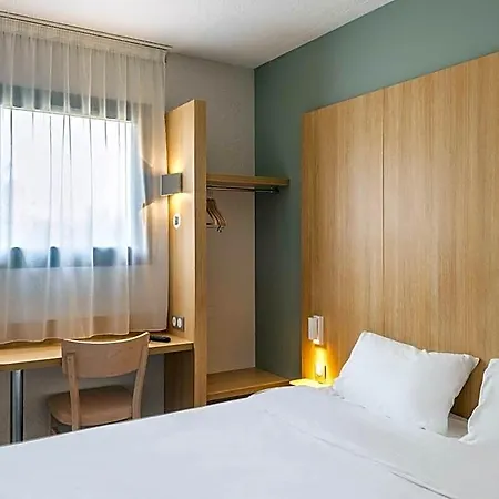 Angers Parc Expos ホテル 2*